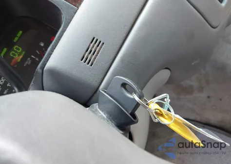 2000 Lincoln Town Car Executive from USA, damaged, VIN 1LNHM81W4YY871016